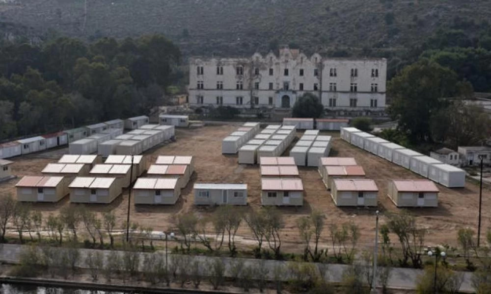 "Πλημμύρησαν" μετανάστες τα hotspot των Ενόπλων Δυνάμεων